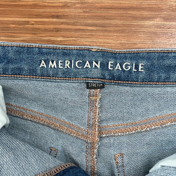 American Eagle Straight Mom Jeans Ripped - Picture 6 of 8
